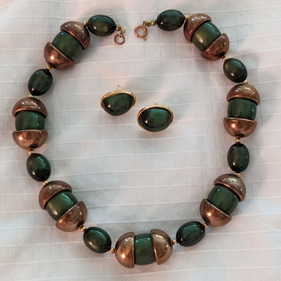 Costume Jewelry - ❤️ Green/Copper Colored 15" Necklace, Post Earrings